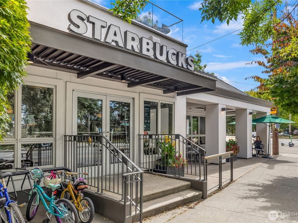 7439 Latona Avenue NE, Seattle WA 98115