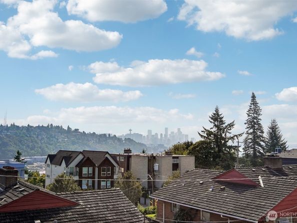 1964 26th Avenue W 203, Seattle WA 98199