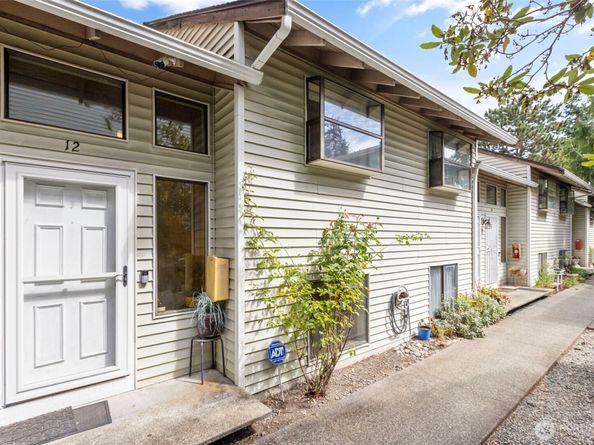 15625 42nd Avenue S C12, Tukwila WA 98188