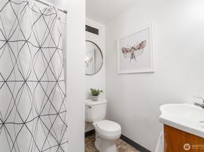 7 Harrison Street 26, Seattle WA 98109
