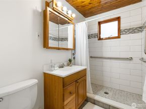15822 34th Avenue NE, Lake Forest Park WA 98155