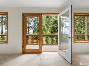 15822 34th Avenue NE, Lake Forest Park WA 98155
