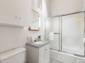 15822 34th Avenue NE, Lake Forest Park WA 98155