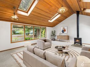 15822 34th Avenue NE, Lake Forest Park WA 98155
