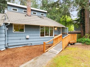 15822 34th Avenue NE, Lake Forest Park WA 98155