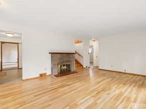 15822 34th Avenue NE, Lake Forest Park WA 98155