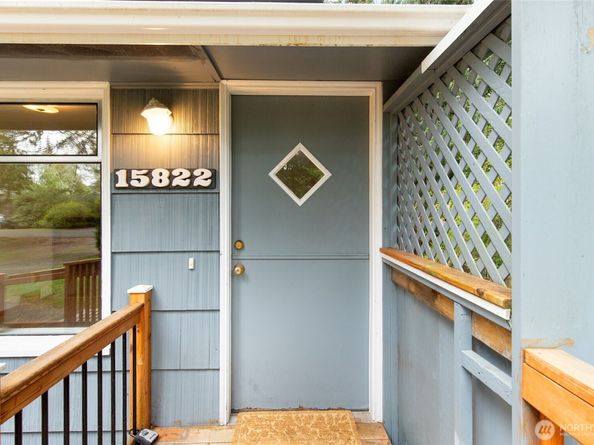 15822 34th Avenue NE, Lake Forest Park WA 98155