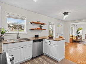 3844 30th Avenue W, Seattle WA 98199