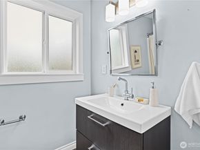 3844 30th Avenue W, Seattle WA 98199