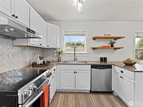 3844 30th Avenue W, Seattle WA 98199