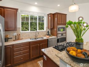 105 118th Avenue SE 3, Bellevue WA 98005