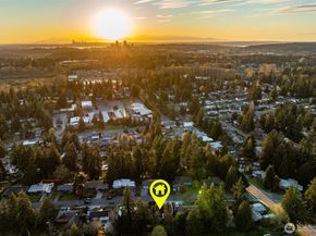 24 158th Place SE, Bellevue WA 98008