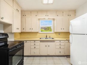 2230 Oakes Avenue, Everett WA 98201