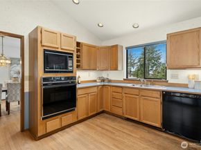 2420 Squak Mountain Loop SW, Issaquah WA 98027
