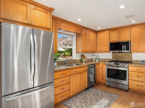 9359 Sunset Way, Bellevue WA 98004