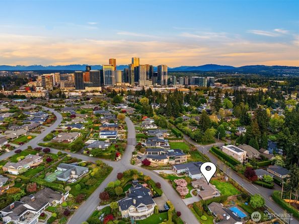 9359 Sunset Way, Bellevue WA 98004