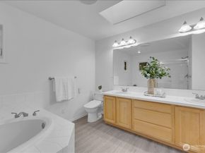 12421 NE 103rd Place, Kirkland WA 98033