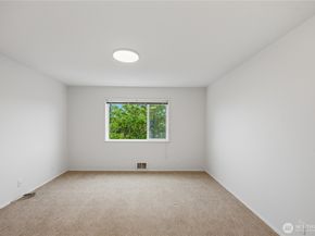 2040 13th Avenue W 13, Seattle WA 98119