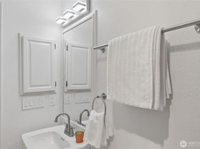 2040 13th Avenue W 13, Seattle WA 98119