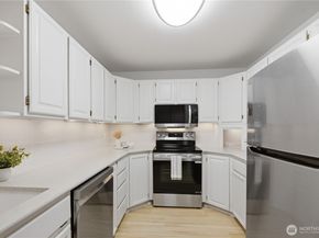 2040 13th Avenue W 13, Seattle WA 98119