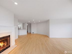 2040 13th Avenue W 13, Seattle WA 98119