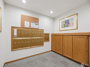 2040 13th Avenue W 13, Seattle WA 98119