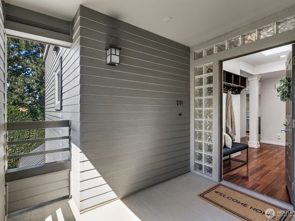 501 Kirkland Avenue 201, Kirkland WA 98033