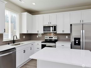 5878 NW Rhino Way, Bremerton WA 98312