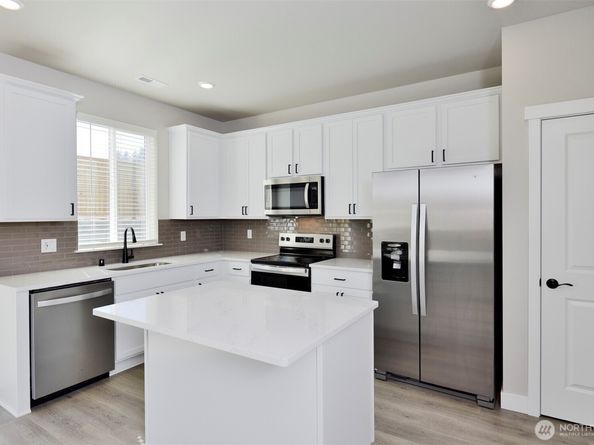 5878 NW Rhino Way, Bremerton WA 98312