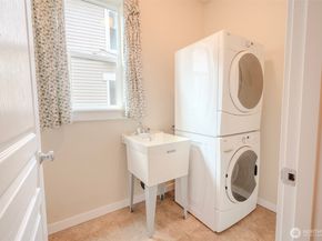 12707 12th Dr SE, Everett WA 98208