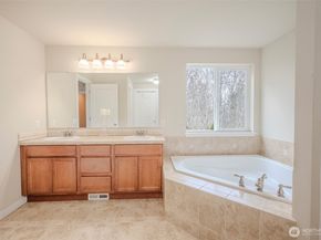 12707 12th Dr SE, Everett WA 98208