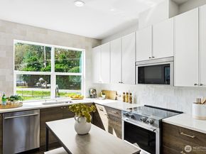 762 NW Holly Street, Issaquah WA 98027