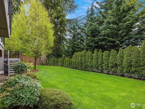 2005 105th Avenue NE, Bellevue WA 98004