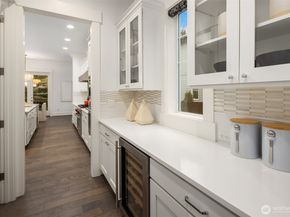 2005 105th Avenue NE, Bellevue WA 98004