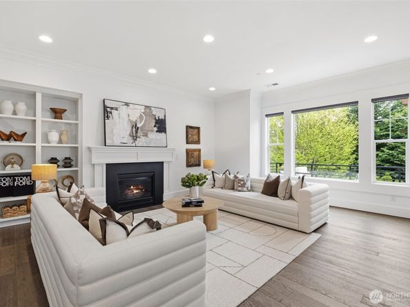 2005 105th Avenue NE, Bellevue WA 98004