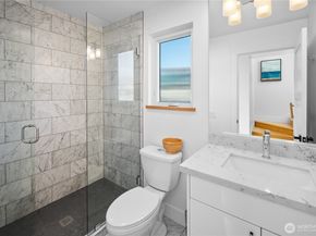 2309 N Northlake Way 13, Seattle WA 98107