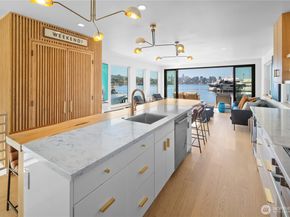 2309 N Northlake Way 13, Seattle WA 98107