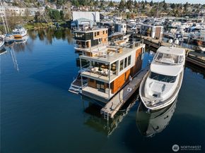 2309 N Northlake Way 13, Seattle WA 98107