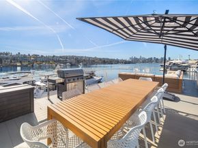 2309 N Northlake Way 13, Seattle WA 98107