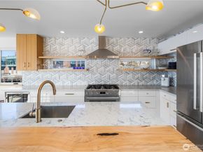 2309 N Northlake Way 13, Seattle WA 98107