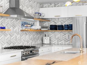2309 N Northlake Way 13, Seattle WA 98107