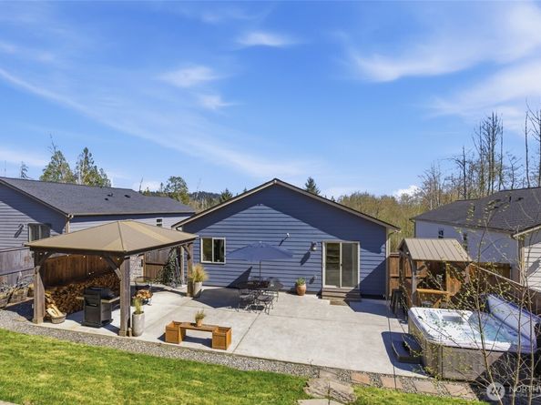25681 NE School House Place, Kingston WA 98346