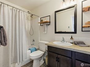 25681 NE School House Place, Kingston WA 98346
