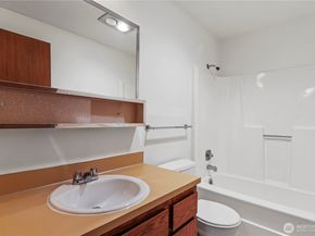 6822 NE 153rd Pl, Kenmore WA 98028