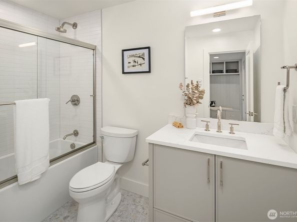 14315 NE 148th Place 6B, Woodinville WA 98072