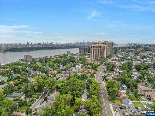 1082 Palisade Avenue, Fort Lee NJ 07024