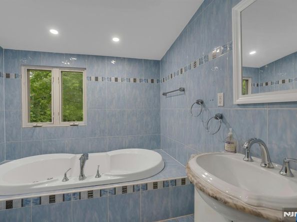 1082 Palisade Avenue, Fort Lee NJ 07024