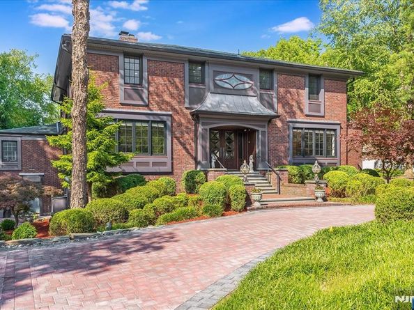 241 Lyncrest Road, Englewood Cliffs NJ 07632