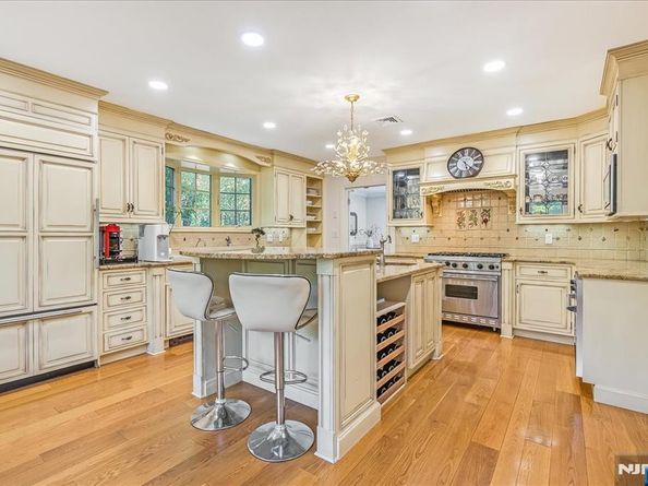 241 Lyncrest Road, Englewood Cliffs NJ 07632