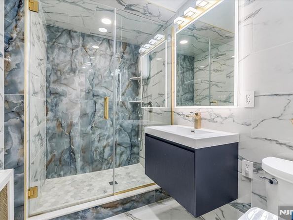 241 Lyncrest Road, Englewood Cliffs NJ 07632